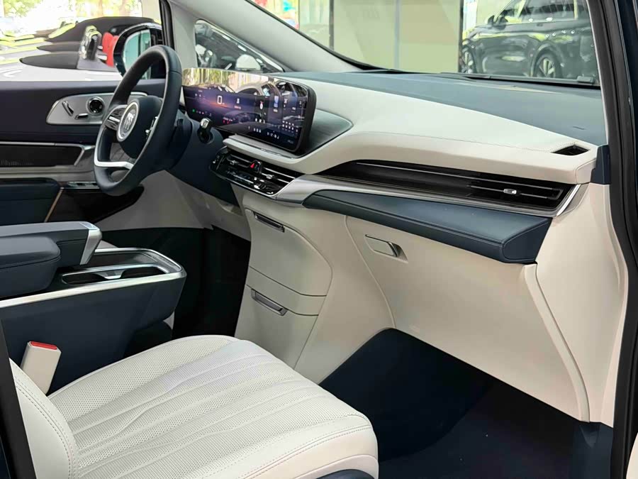 2023 2.0T 4-Seater Private Edition - zdjęcie 15