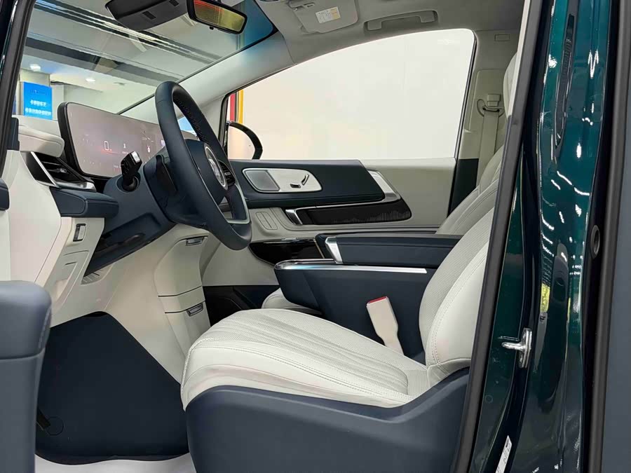 2023 2.0T 4-Seater Private Edition - zdjęcie 9