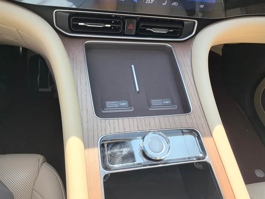 AITO M9 2024 Range Extender Ultra Edition 42kWh 6-Seater - zdjęcie 4