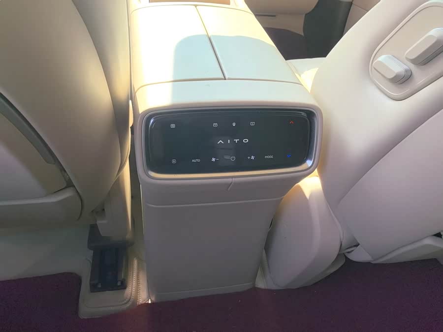 AITO M9 2024 Range Extender Ultra Edition 42kWh 6-Seater - zdjęcie 7