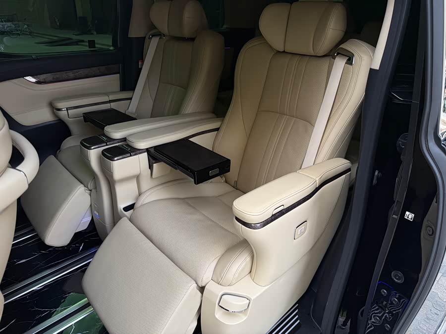 Alphard 2023 Dual Engine 2.5L Ultimate Golden Edition - zdjęcie 10