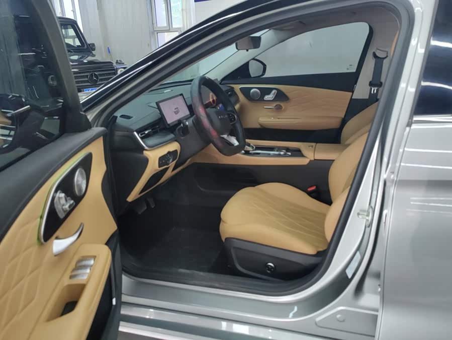 Ariya 8 PRO 2025 1.6T DCT Luxury - zdjęcie 9