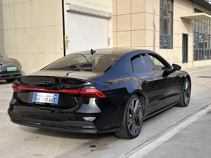 Audi A7L 2023 45 TFSI quattro S-line Black Warrior - zdjęcie 18