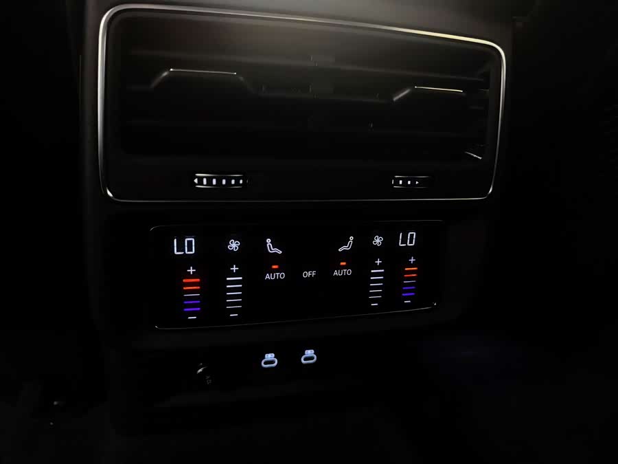 Audi Q8 2024 55 TFSI Luxury Sport - zdjęcie 15