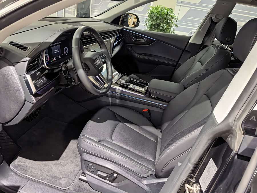 Audi Q8 2024 55 TFSI Luxury Sport - zdjęcie 4
