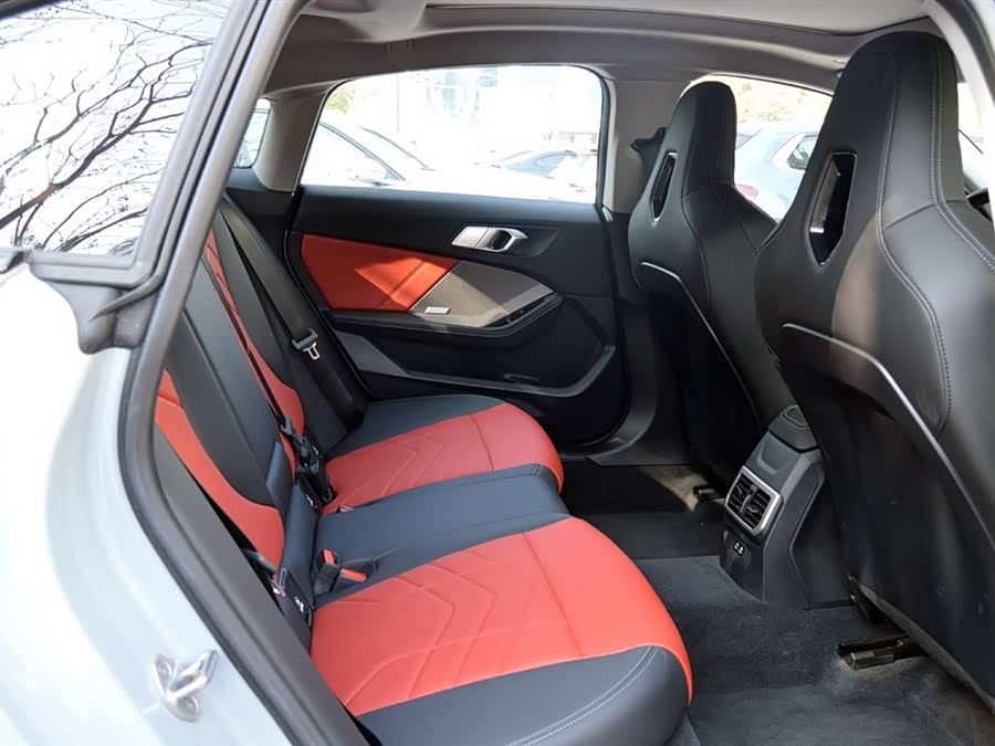 BMW 2 Series 2025 225L M Sport Night Package - zdjęcie 11