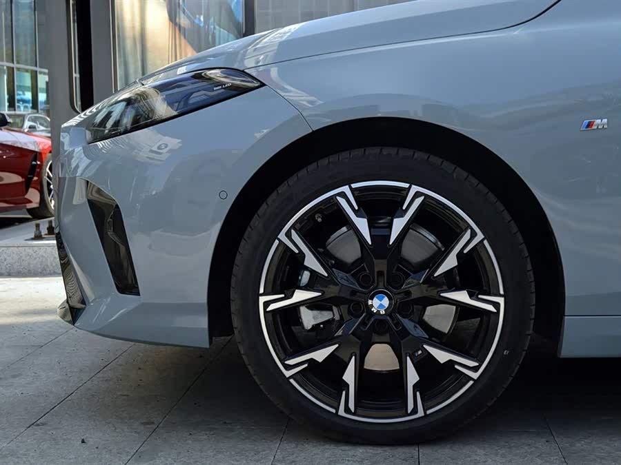 BMW 2 Series 2025 225L M Sport Night Package - zdjęcie 12