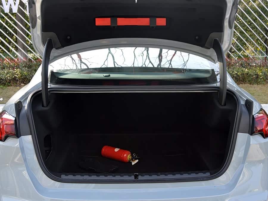 BMW 2 Series 2025 225L M Sport Night Package - zdjęcie 14