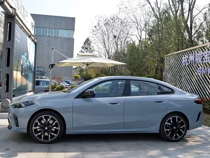 BMW 2 Series 2025 225L M Sport Night Package - zdjęcie 18