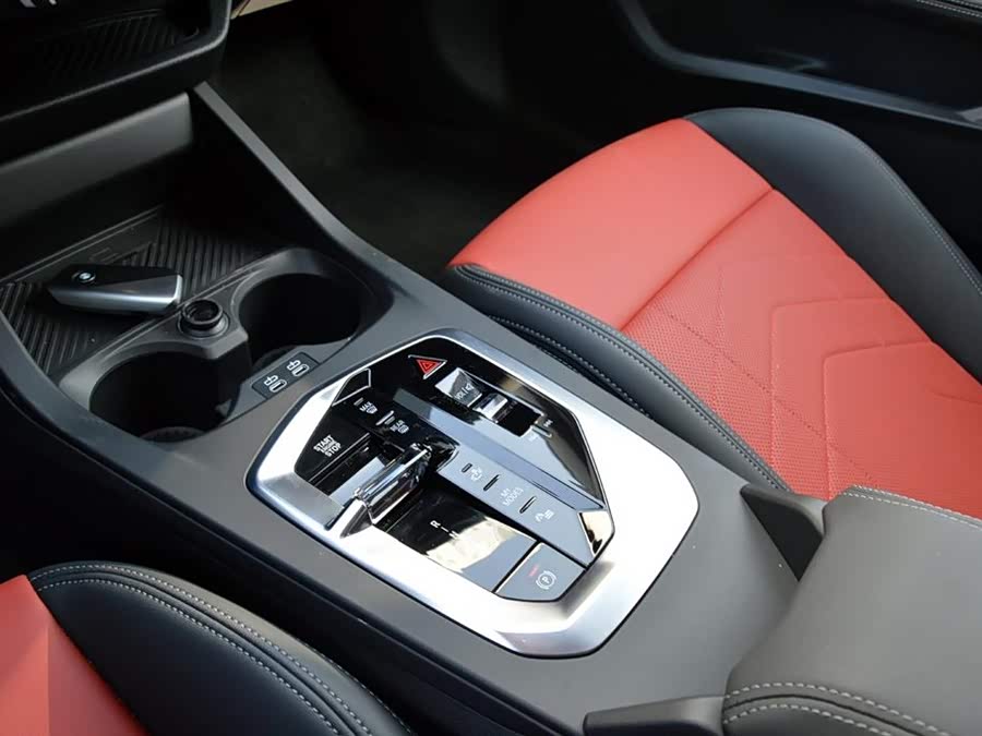 BMW 2 Series 2025 225L M Sport Night Package - zdjęcie 7