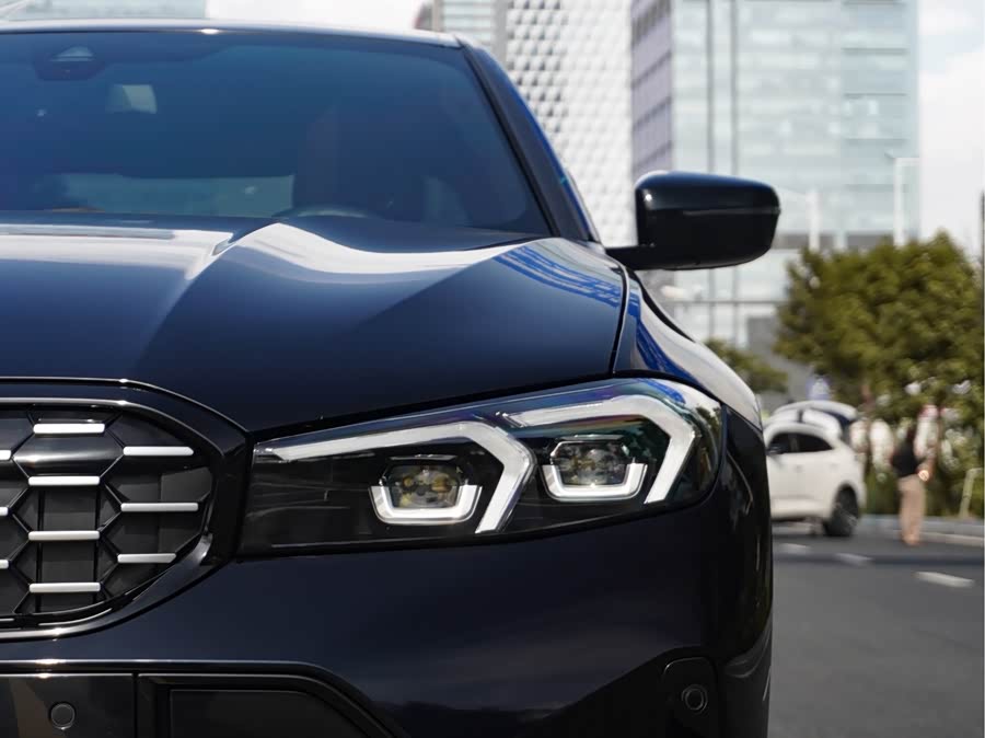 BMW 3 Series 2023 325i M Sport Night Package - zdjęcie 3