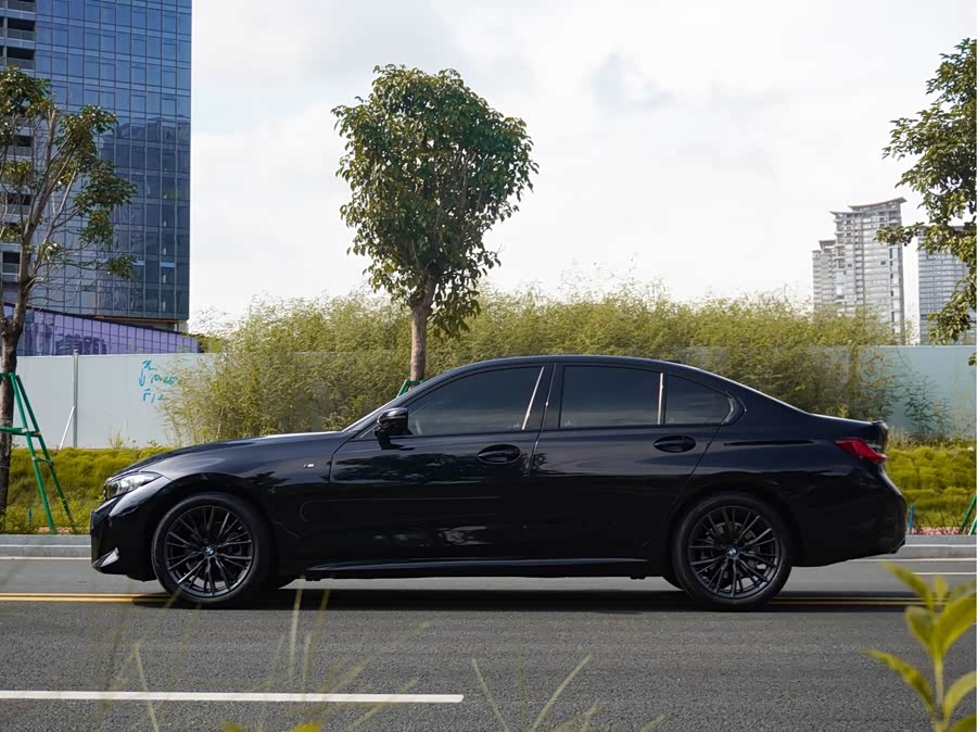 BMW 3 Series 2023 325i M Sport Night Package - zdjęcie 4