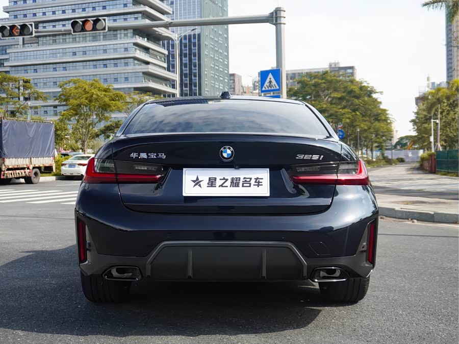 BMW 3 Series 2023 325i M Sport Night Package - zdjęcie 6