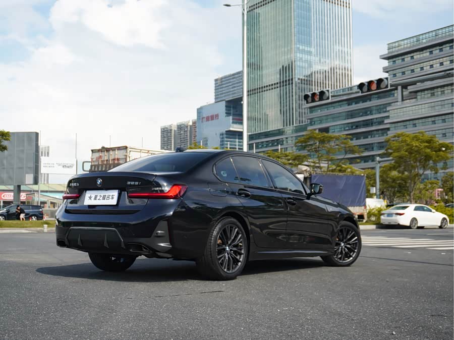 BMW 3 Series 2023 325i M Sport Night Package - zdjęcie 8