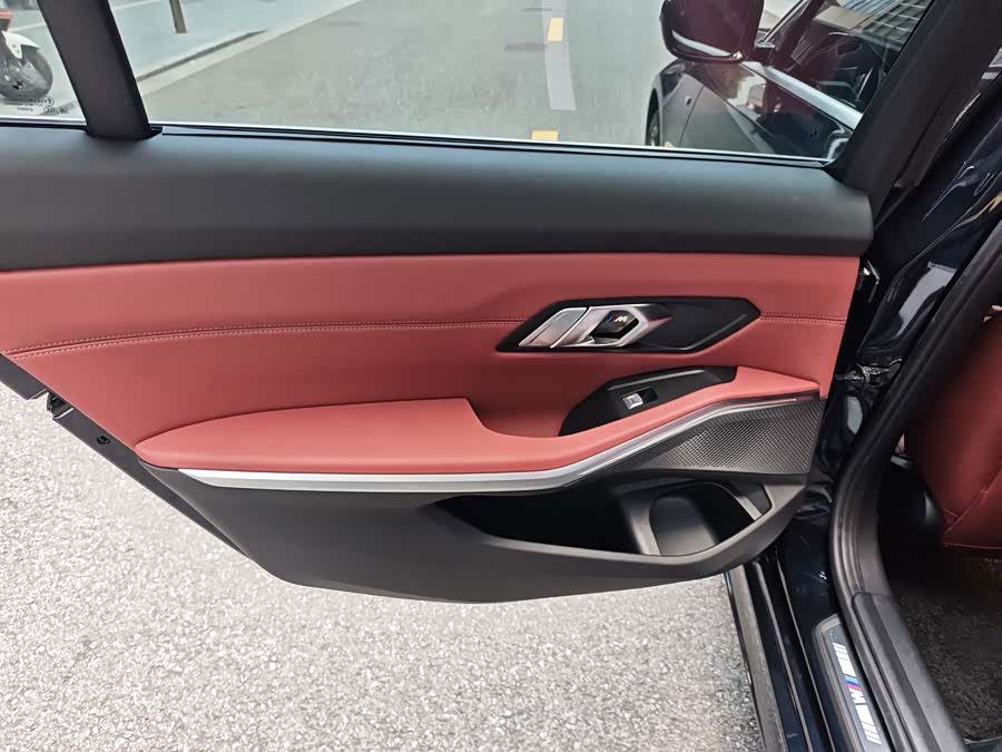 BMW 3 Series 2024 320Li M Sport - zdjęcie 11