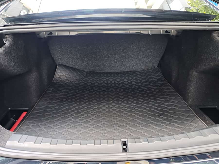 BMW 3 Series 2024 320Li M Sport - zdjęcie 12