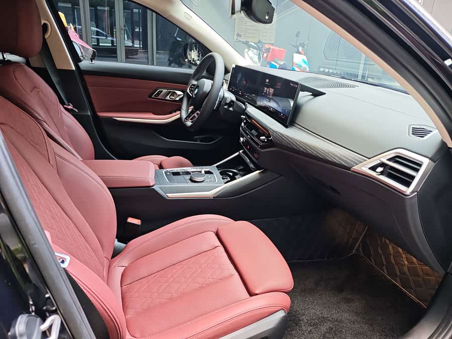 BMW 3 Series 2024 320Li M Sport - zdjęcie 15