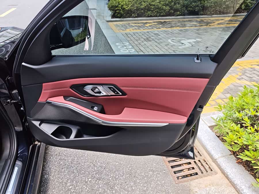 BMW 3 Series 2024 320Li M Sport - zdjęcie 16