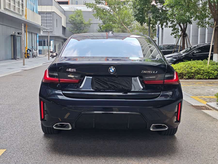 BMW 3 Series 2024 320Li M Sport - zdjęcie 18