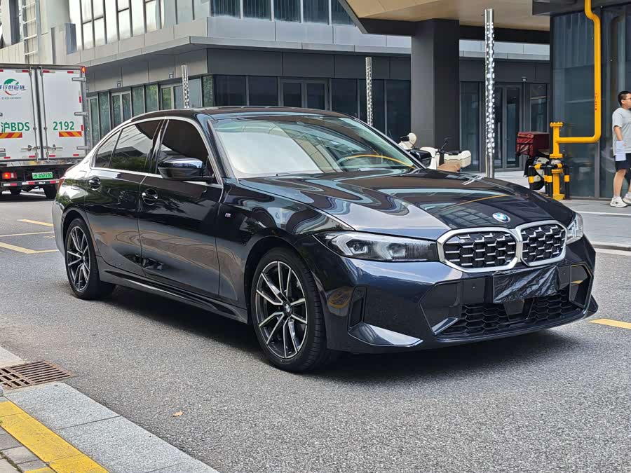 BMW 3 Series 2024 320Li M Sport - zdjęcie 3