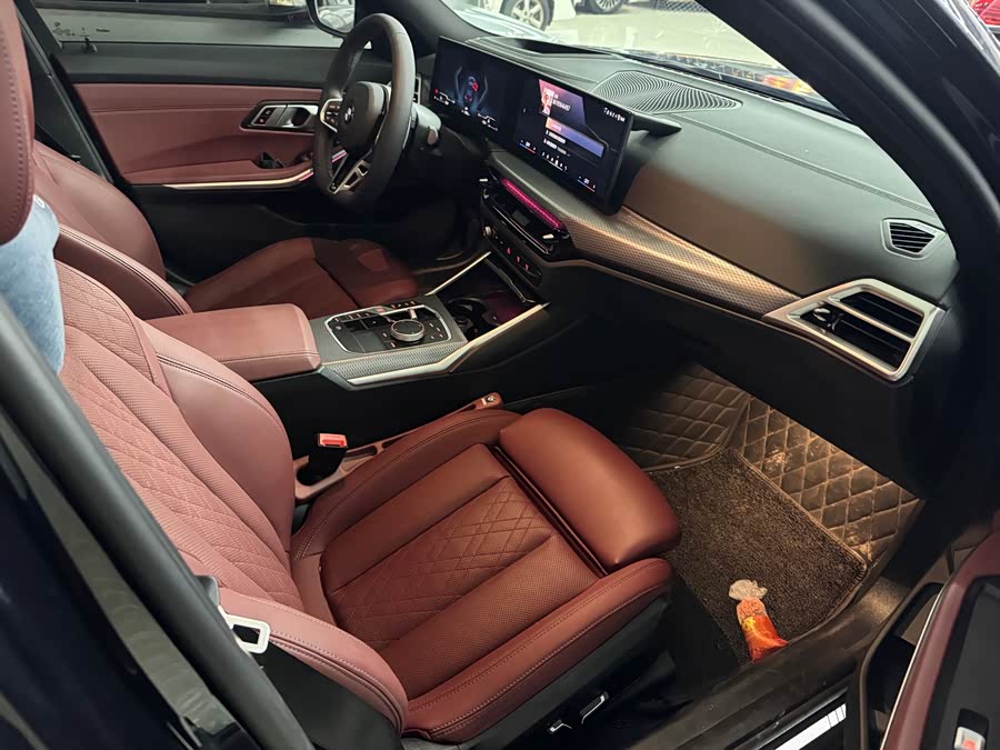 BMW 3 Series 2025 330i M Sport Night Package - zdjęcie 11