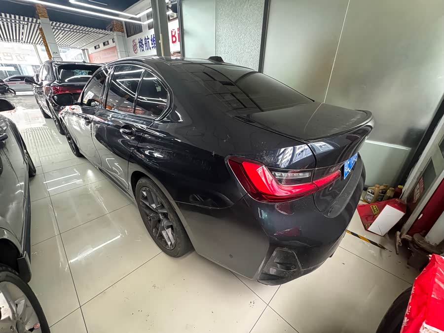 BMW 3 Series 2025 330i M Sport Night Package - zdjęcie 12