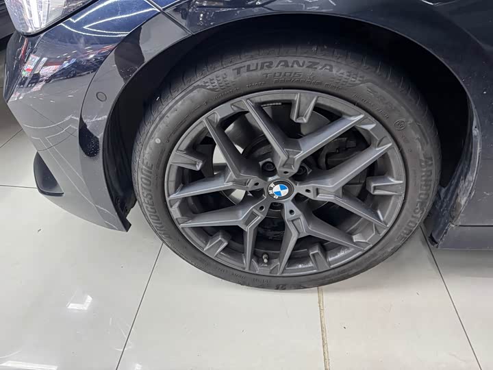 BMW 3 Series 2025 330i M Sport Night Package - zdjęcie 14