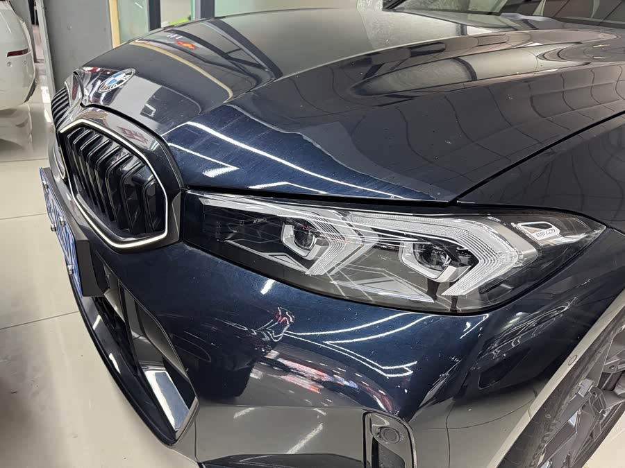 BMW 3 Series 2025 330i M Sport Night Package - zdjęcie 3