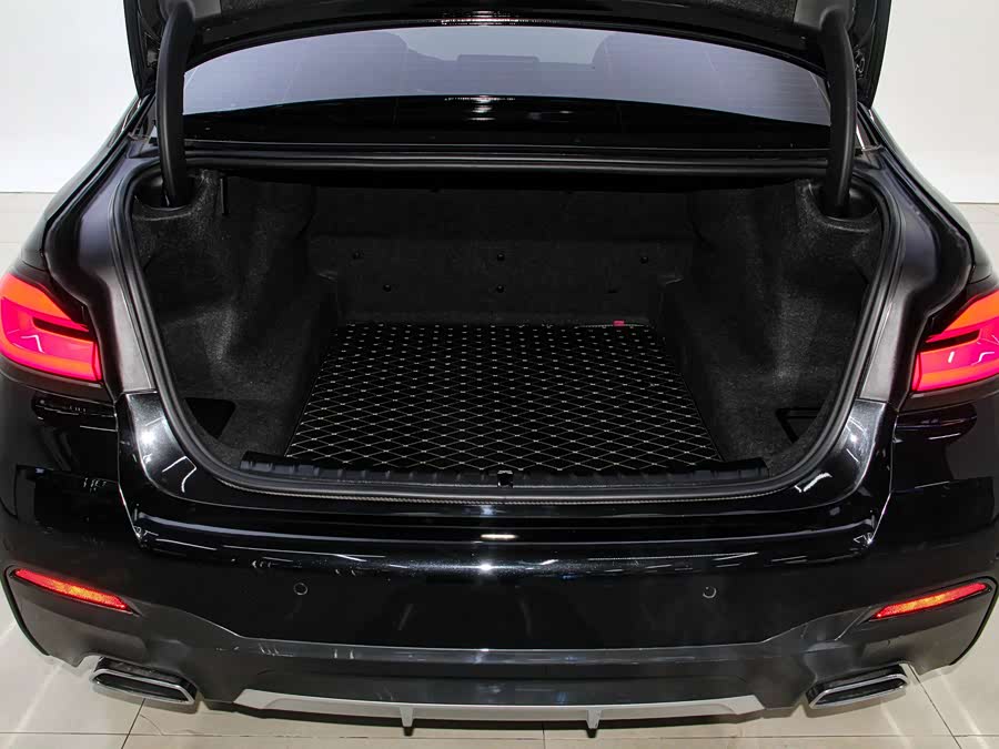 BMW 5 Series 2022 Facelift 525Li M Sport Package - zdjęcie 16