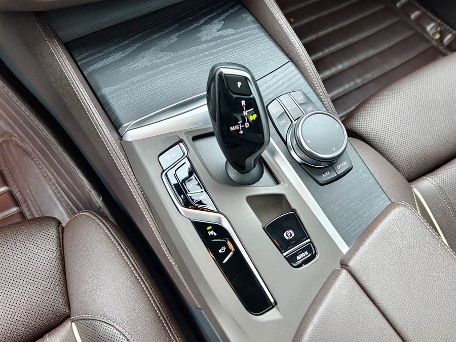 BMW 5 Series 2023 530Li Luxury M Sport - zdjęcie 12