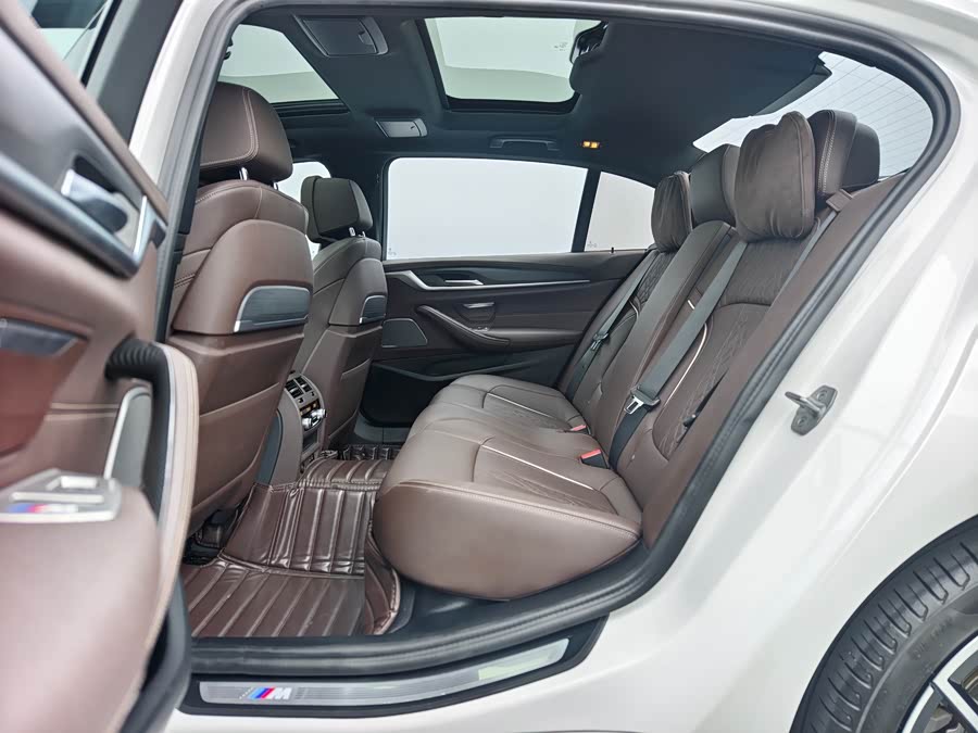 BMW 5 Series 2023 530Li Luxury M Sport - zdjęcie 18