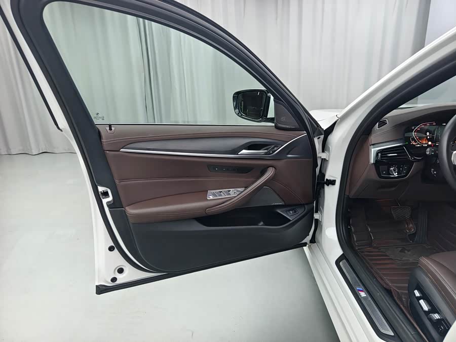 BMW 5 Series 2023 530Li Luxury M Sport - zdjęcie 7