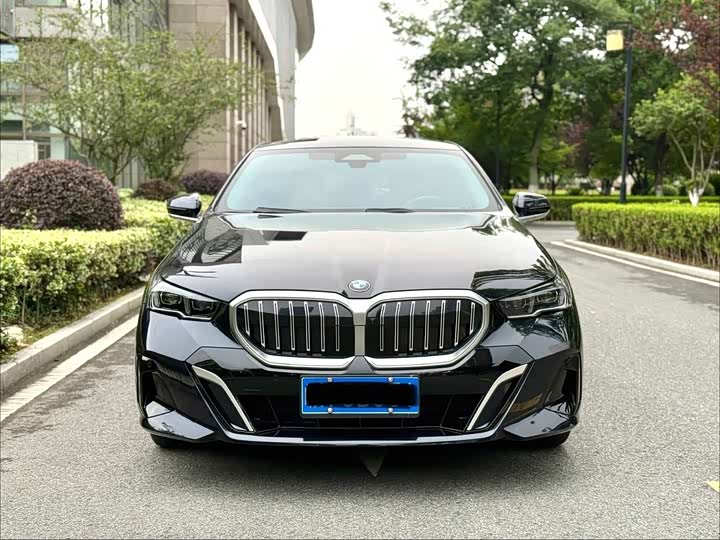 BMW 5 Series 2025 530Li Leading M Sport Package - zdjęcie 17