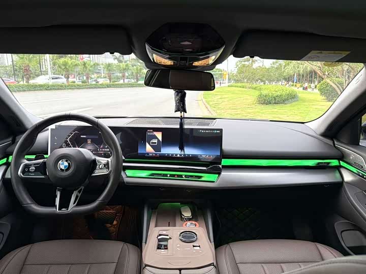BMW 5 Series 2025 530Li Leading M Sport Package - zdjęcie 19
