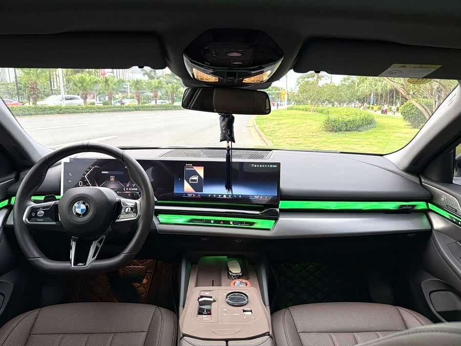 BMW 5 Series 2025 530Li Leading M Sport Package - zdjęcie 4