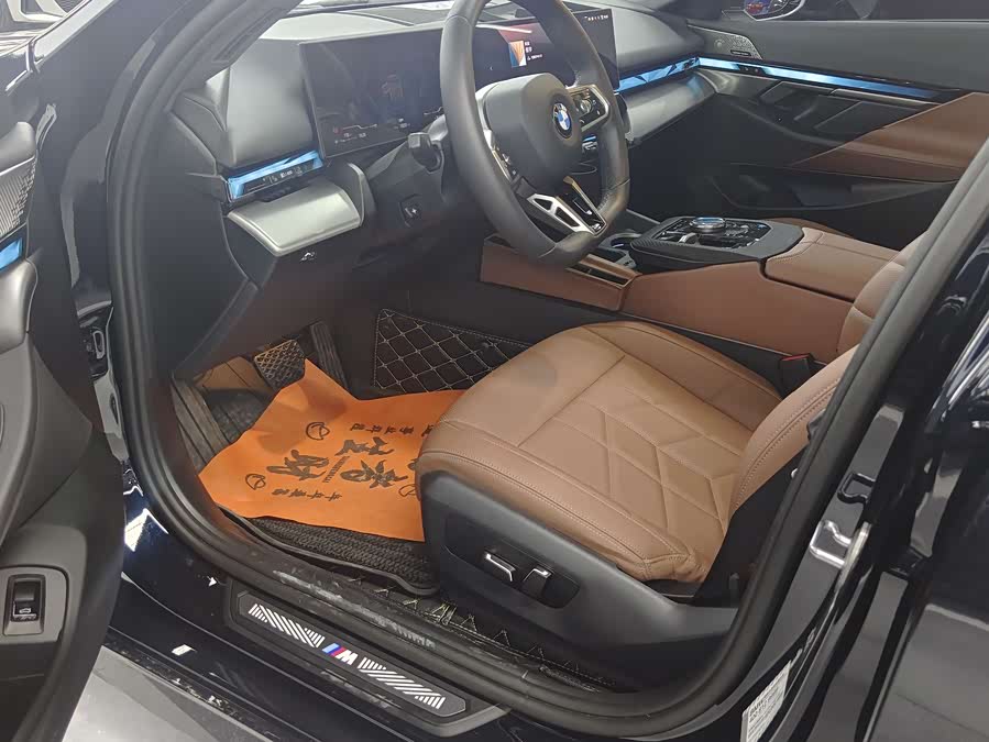 BMW 5 Series 2025 530Li Leading M Sport Package - zdjęcie 7