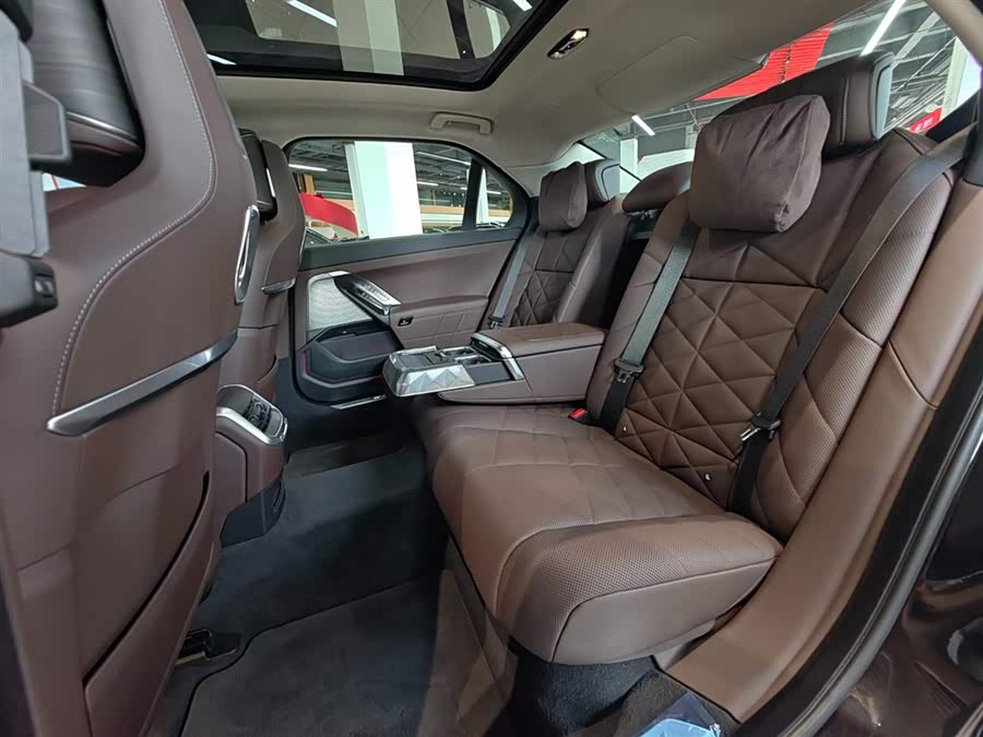 BMW 7 Series 2023 740Li Leading M Sport Package - zdjęcie 15