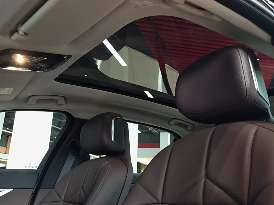 BMW 7 Series 2023 740Li Leading M Sport Package - zdjęcie 16