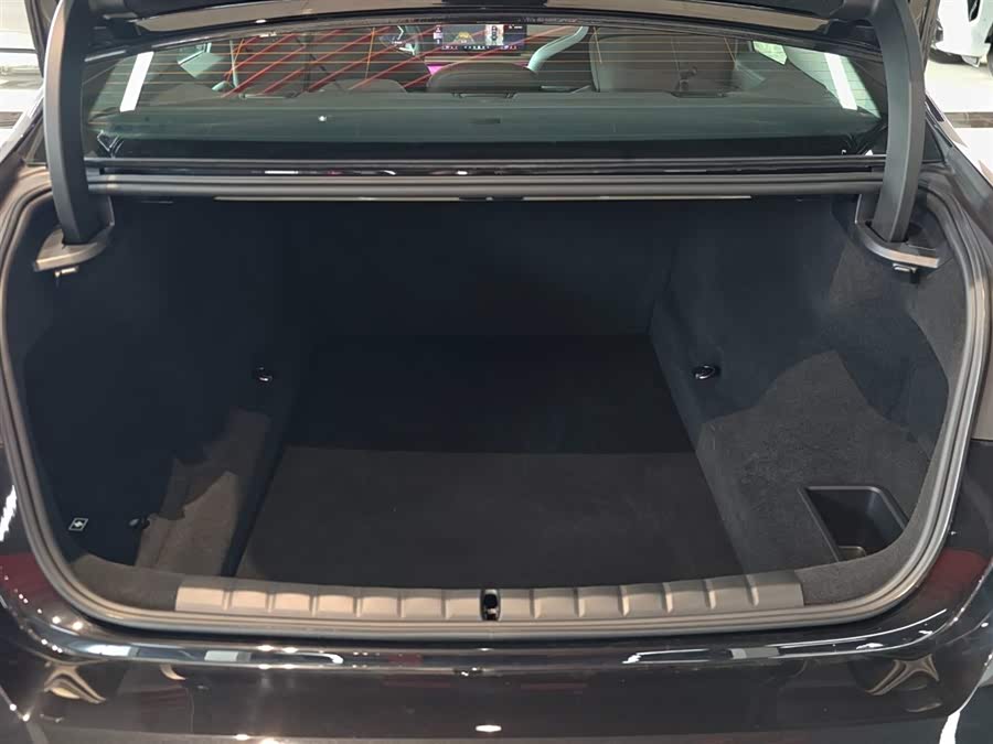 BMW 7 Series 2023 740Li Leading M Sport Package - zdjęcie 17