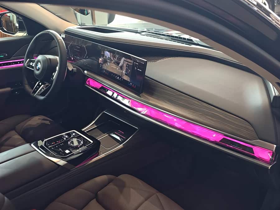 BMW 7 Series 2023 740Li Leading M Sport Package - zdjęcie 19
