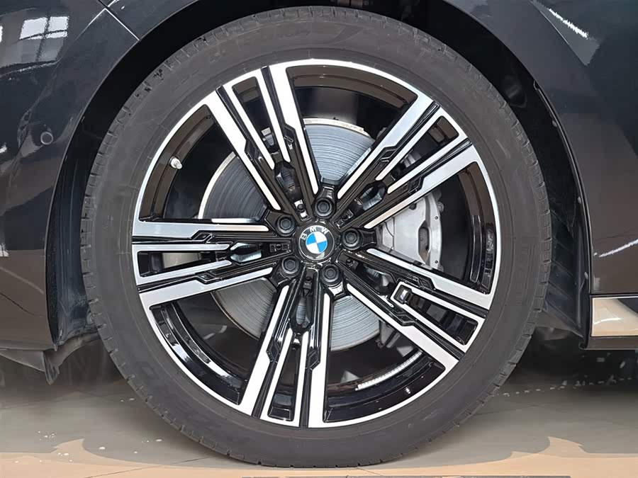 BMW 7 Series 2023 740Li Leading M Sport Package - zdjęcie 7