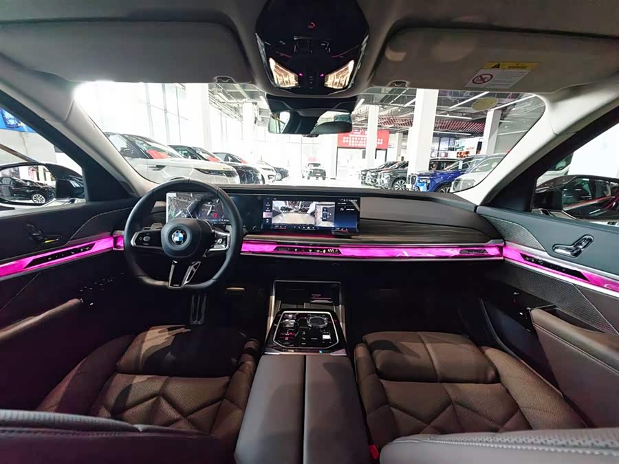 BMW 7 Series 2023 740Li Leading M Sport Package - zdjęcie 10