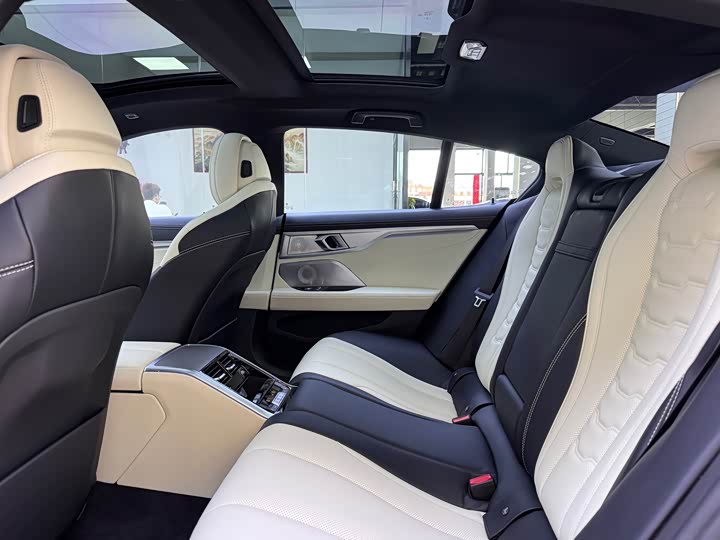 BMW 8 Series 2021 840i xDrive Coupe M Sport Package - zdjęcie 15