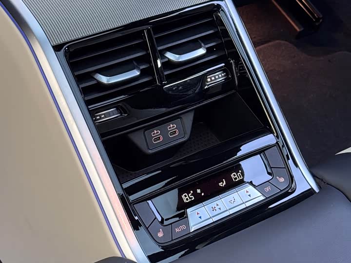 BMW 8 Series 2021 840i xDrive Coupe M Sport Package - zdjęcie 18