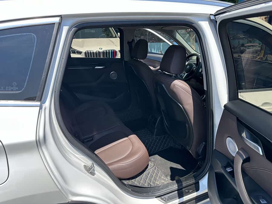 BMW X1 2022 sDrive20Li Luxury Edition - zdjęcie 16