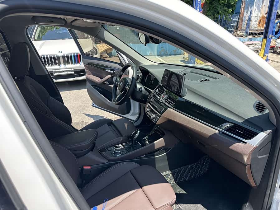 BMW X1 2022 sDrive20Li Luxury Edition - zdjęcie 17