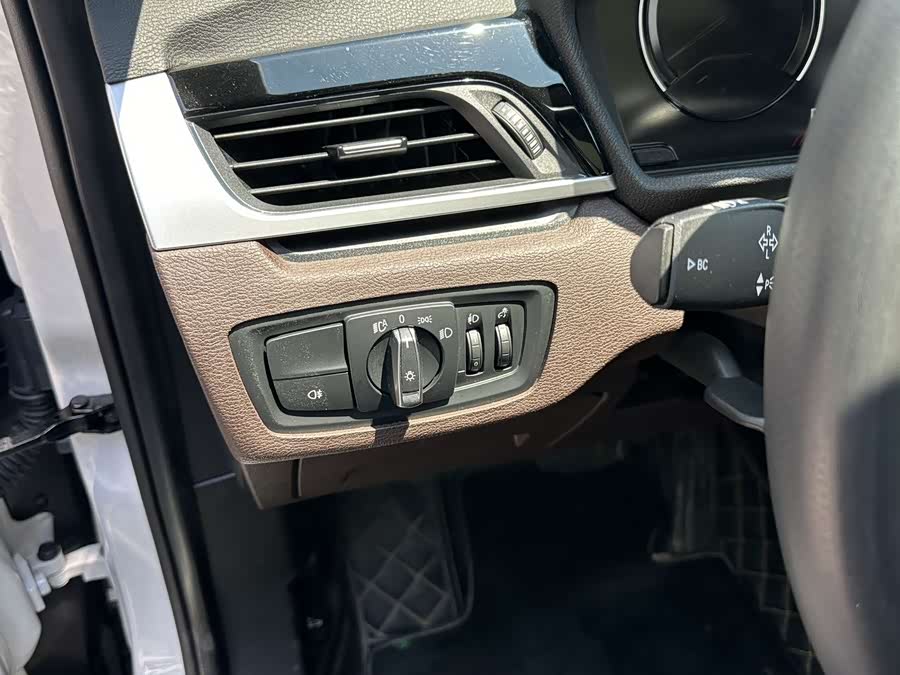 BMW X1 2022 sDrive20Li Luxury Edition - zdjęcie 6