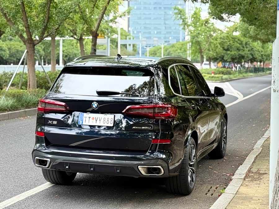 BMW X5 2022 Facelift xDrive 40Li Luxury M Sport Package - zdjęcie 15