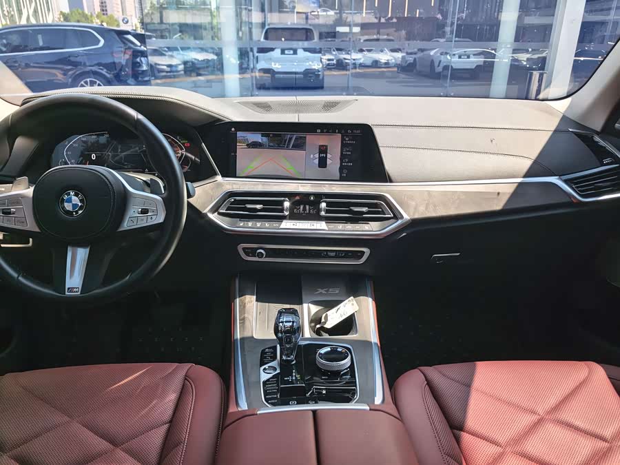 BMW X5 2022 xDrive 30Li Luxury M Sport Package - zdjęcie 18