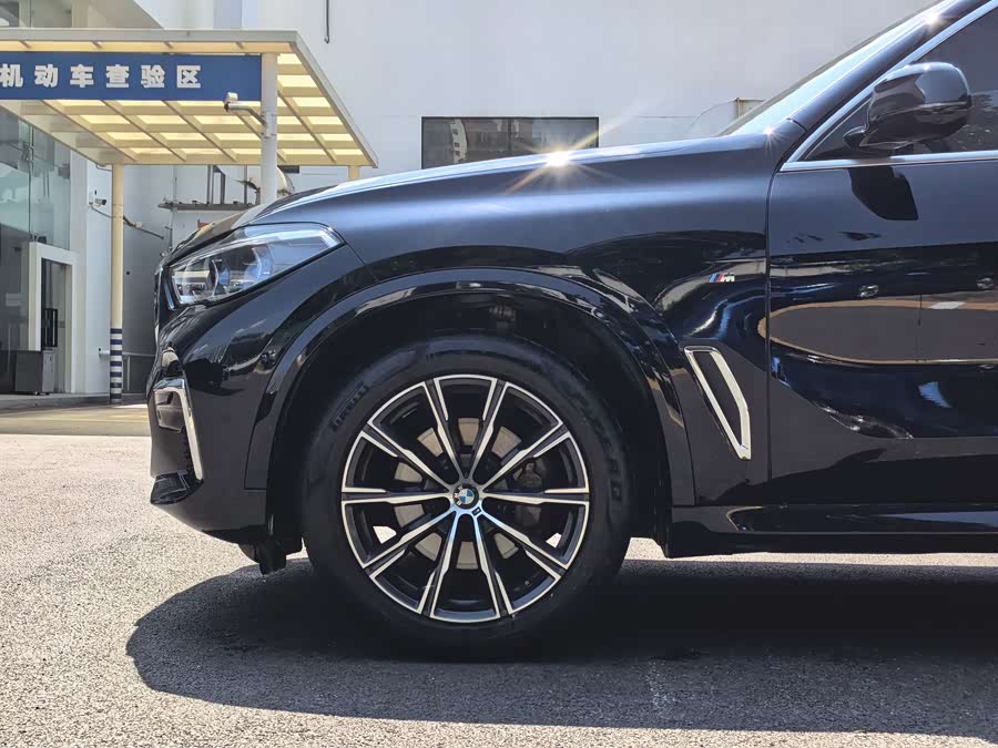 BMW X5 2022 xDrive 30Li Luxury M Sport Package - zdjęcie 5